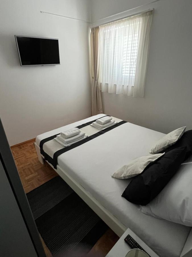 Apartments Loncar-Near Zrce Beach Novalja Exterior foto