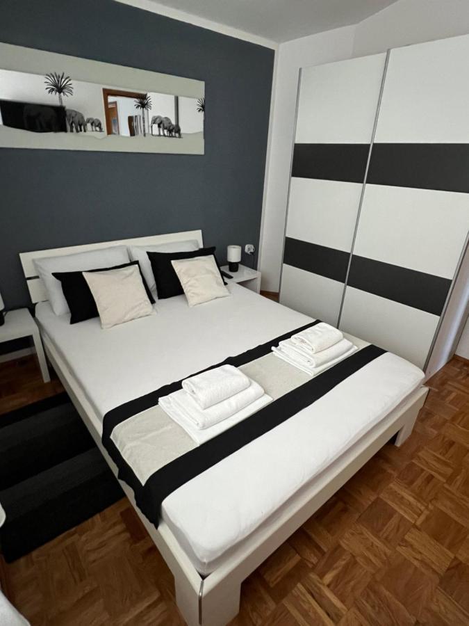 Apartments Loncar-Near Zrce Beach Novalja Exterior foto