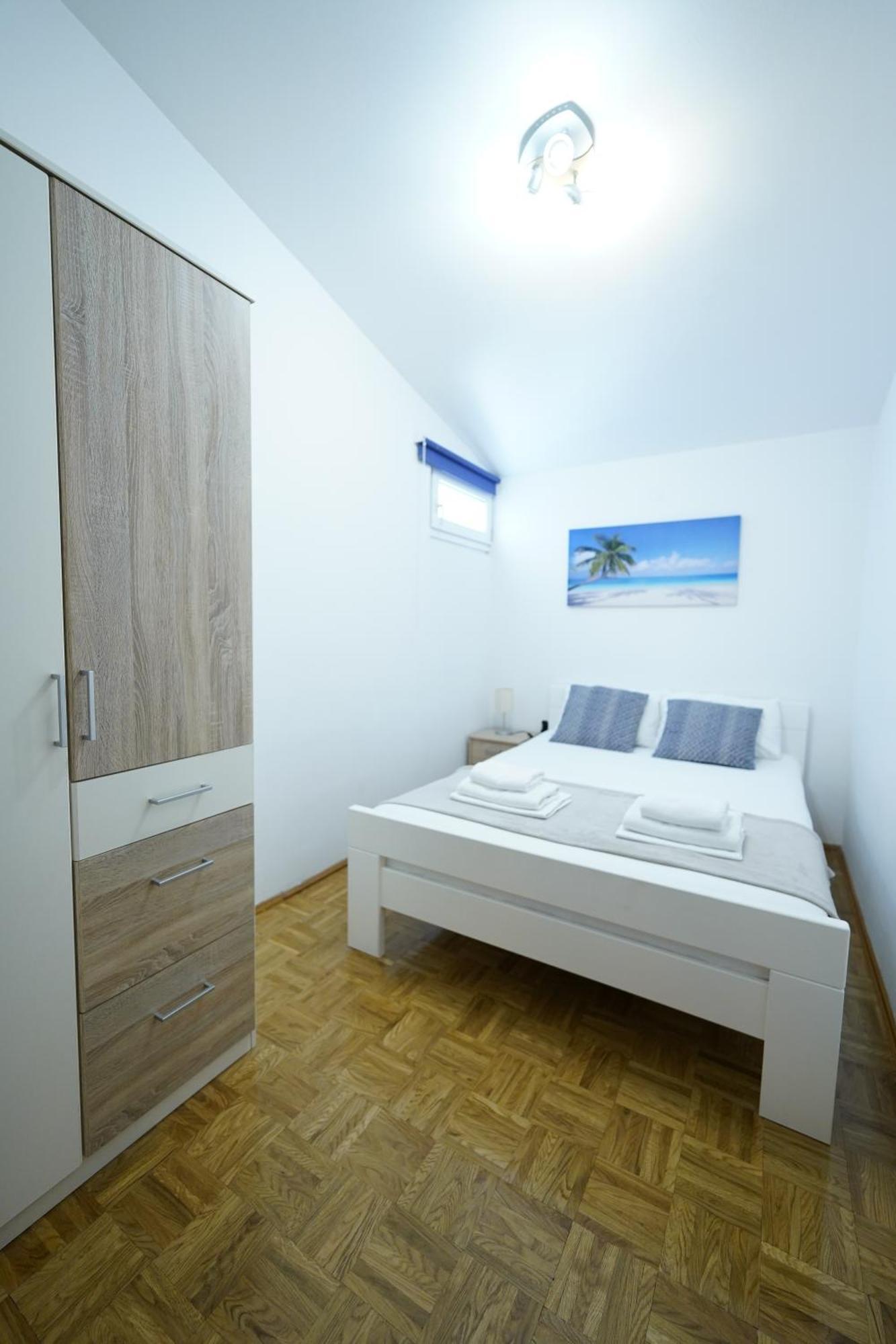 Apartments Loncar-Near Zrce Beach Novalja Exterior foto